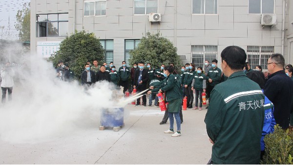 青天儀表加強安全意識，全體員工進行消防演練